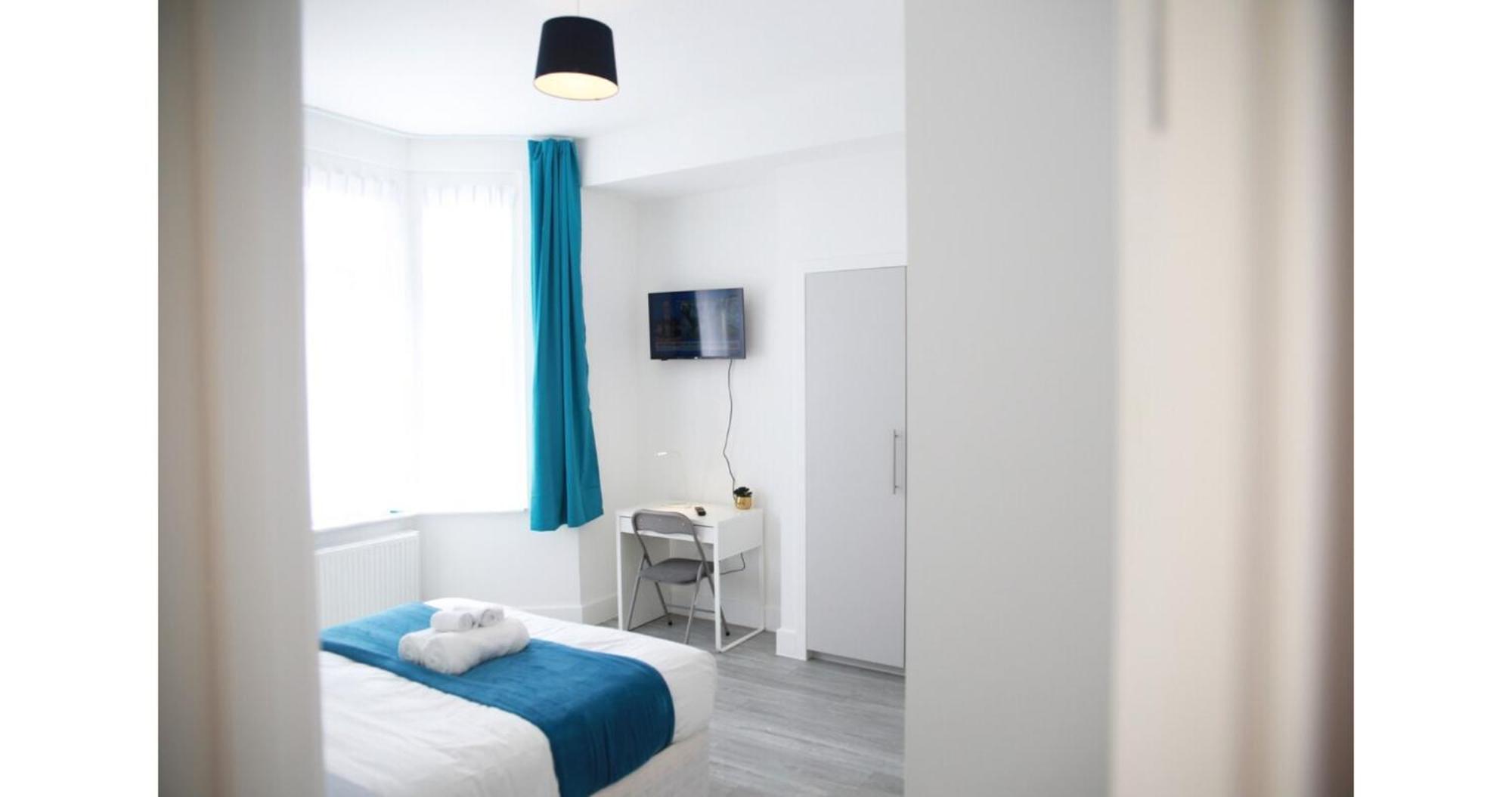 Cricklewood Deluxe Ensuite
