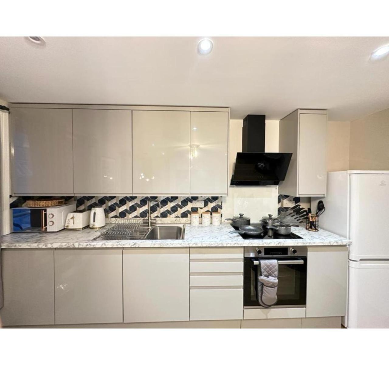 F3- Gorgeous 1 Bed Flat Near Edgware Road Station Leilighet London