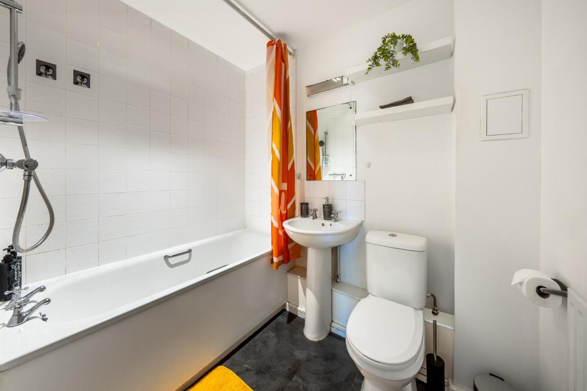 London*stamfordhill *2br*sleeps 5*2 Tube Lines*contractors*relocation Appartamento
