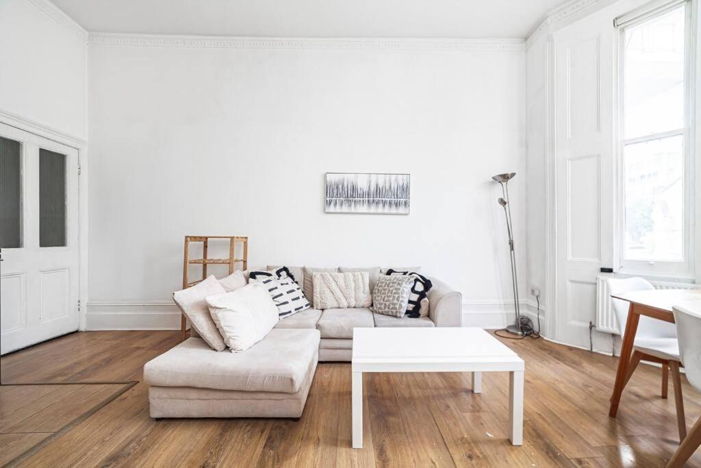 Incredible Location In Central - 2bed Londen