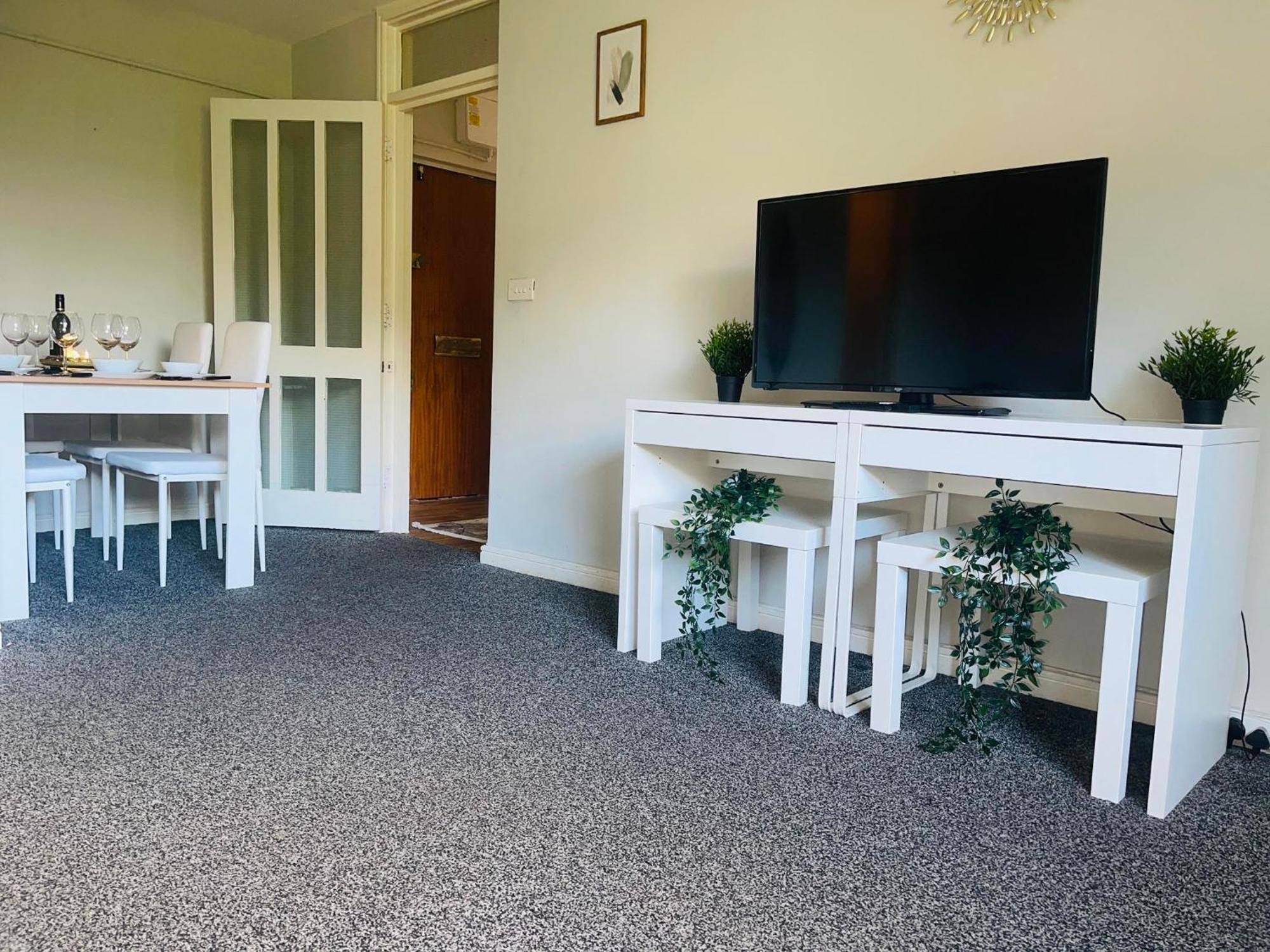 Luxury Up To 8 Guests Apartment London
