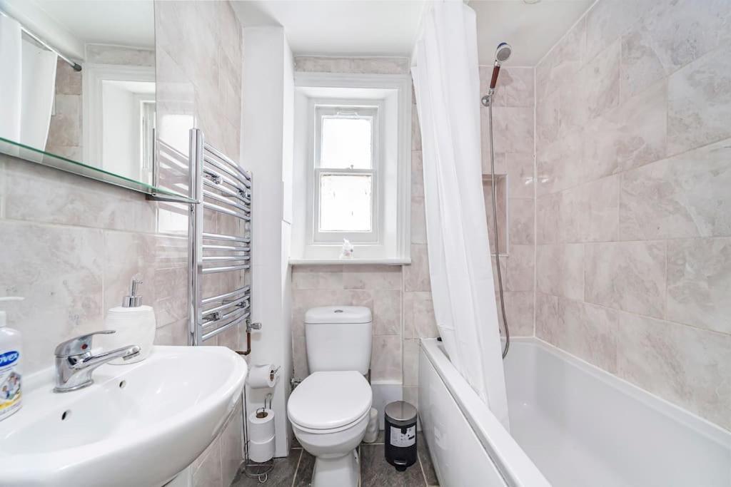 Incredible Location In Central - 2bed Londen