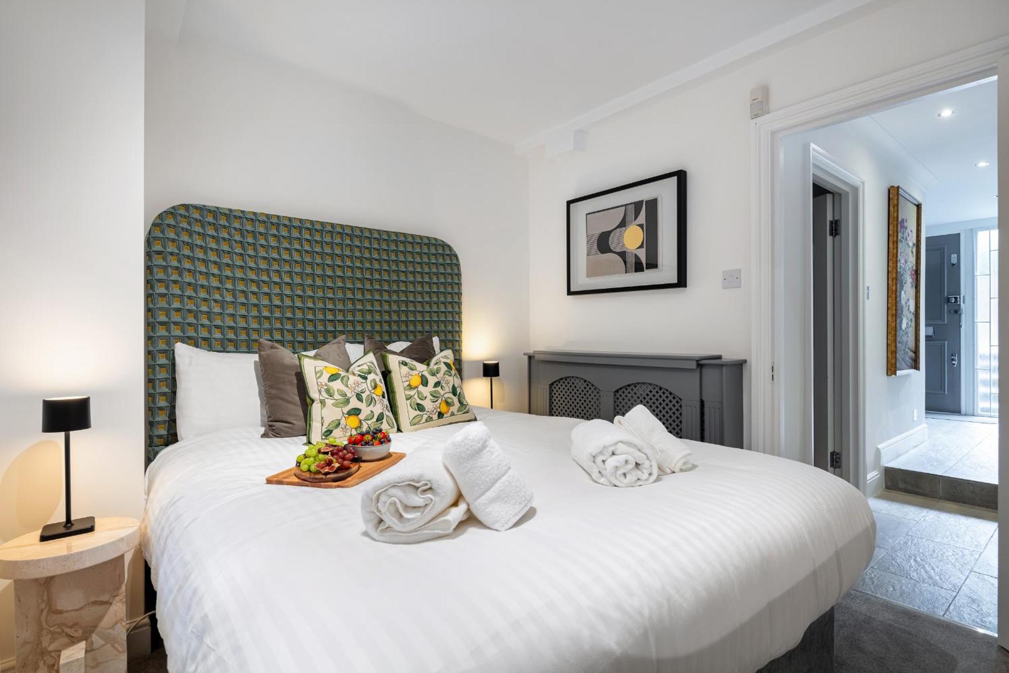 Rare 4beds Townhouse In Kensington With Patio Londra