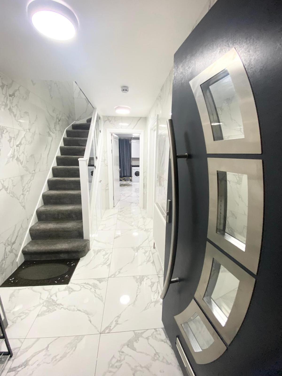 The Royal Boutique Regent By , Sleep 8 * Londra