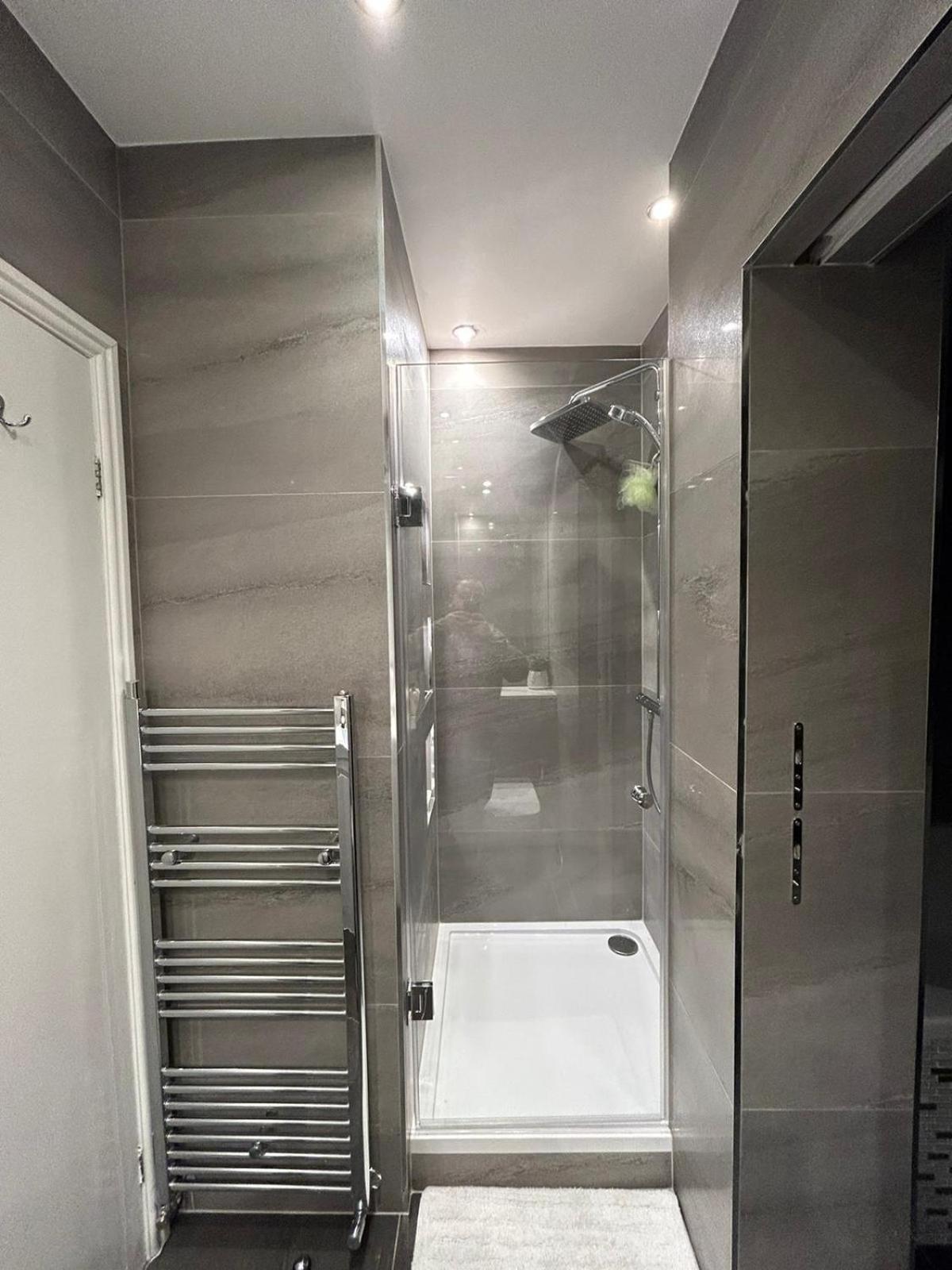 Woodsford Sq - Private Parking London