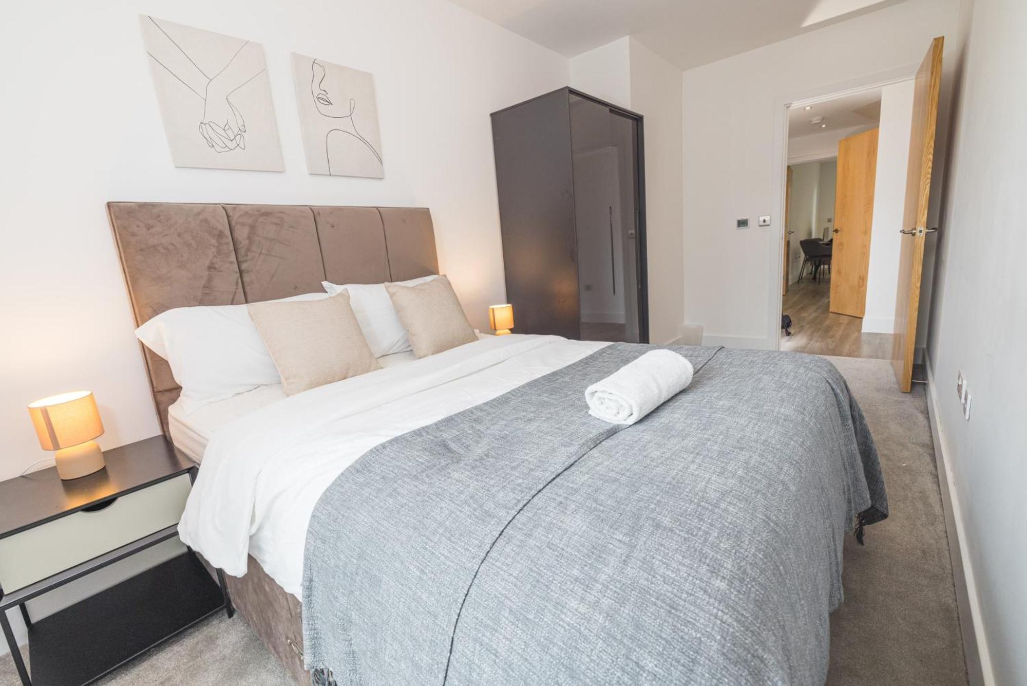 Escape - Royal Wharf Apartment