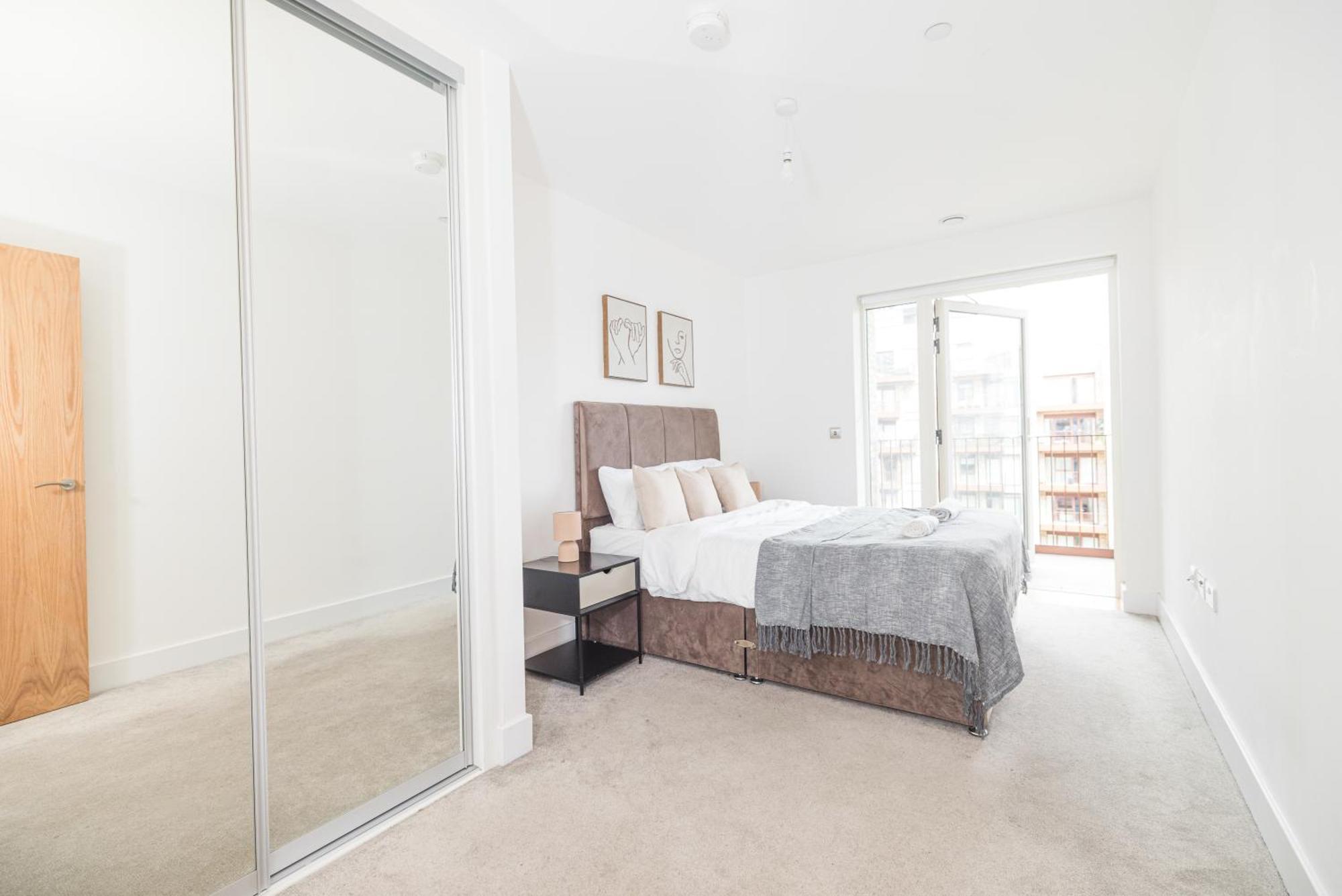 Apartment Escape - Royal Wharf