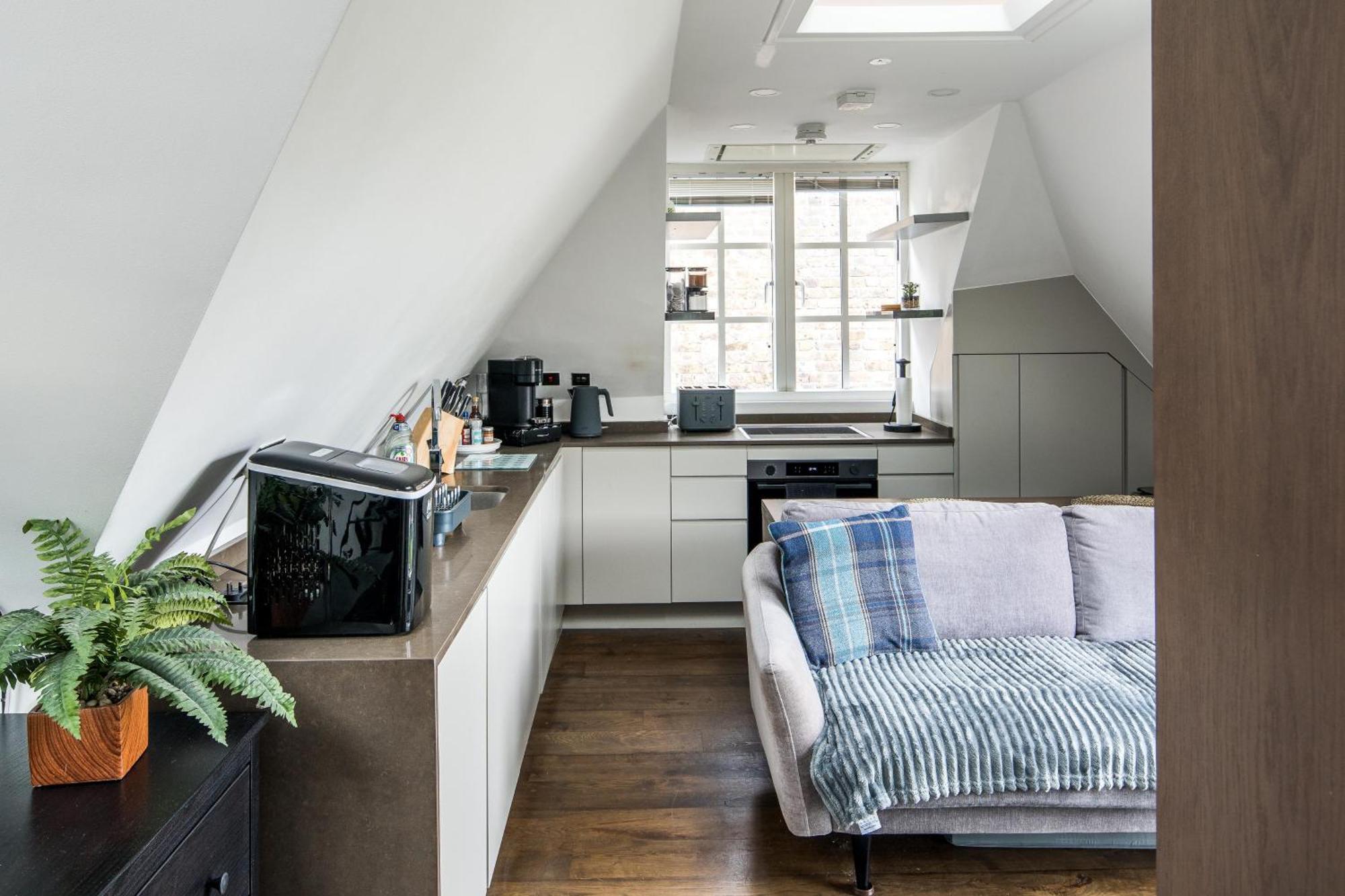 Sleek And Stylish 1bd W/ Balcony, Hammersmith Appartement