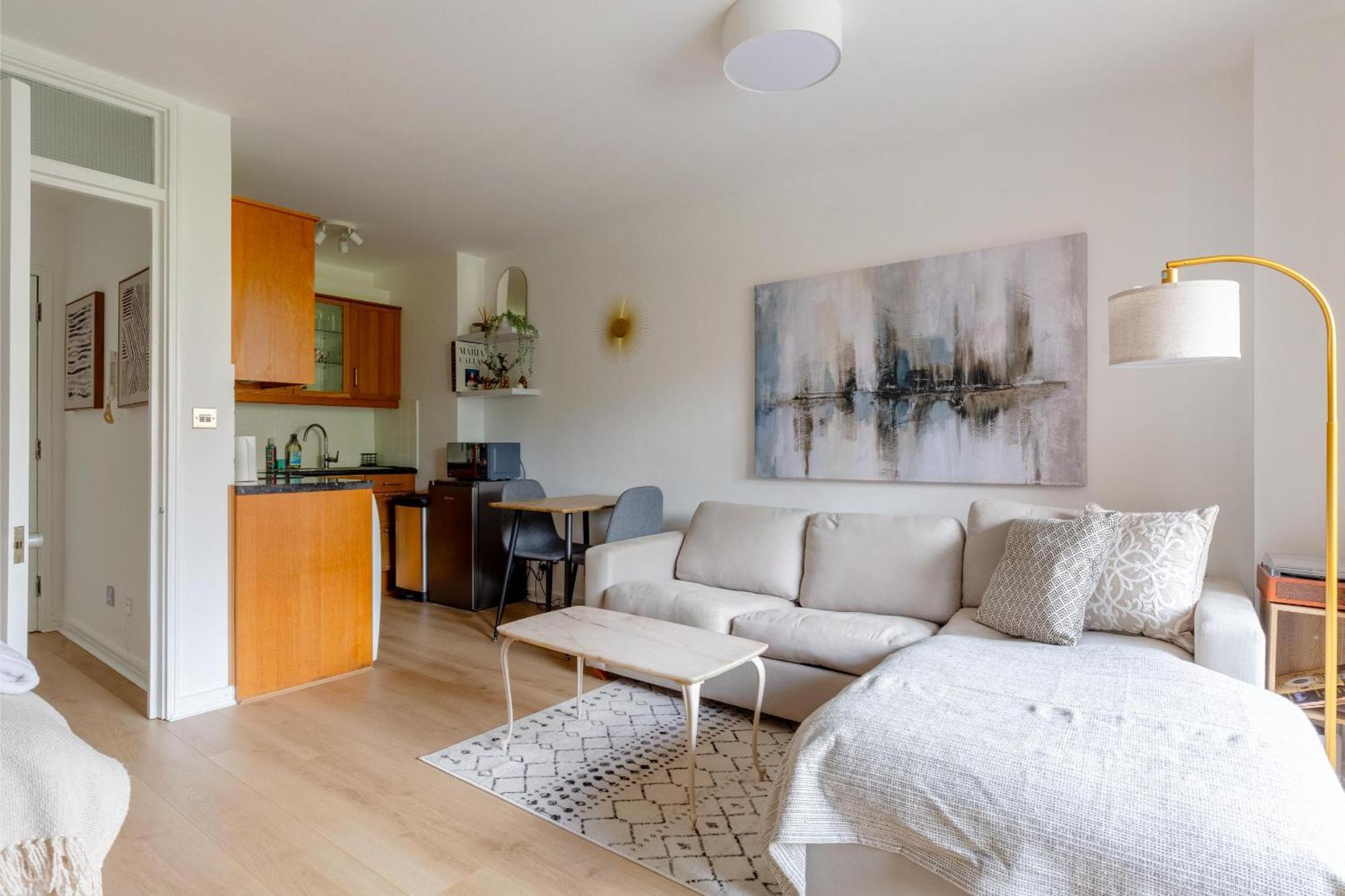 Lägenhet Refurbished Kensington With Balcony Near Tube *