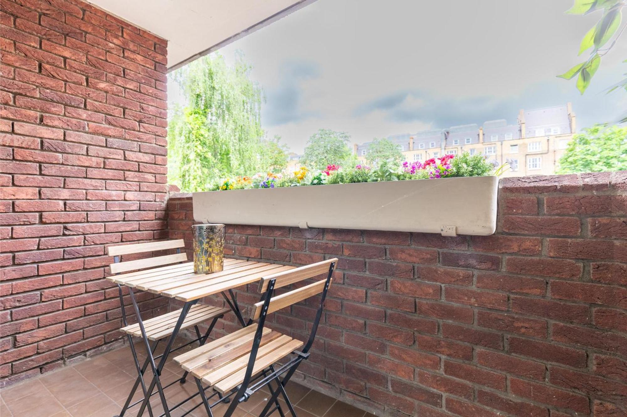 Refurbished Kensington With Balcony Near Tube Lägenhet