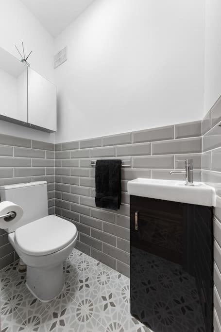 Brand New 3 Bedroom Flat In Apartment