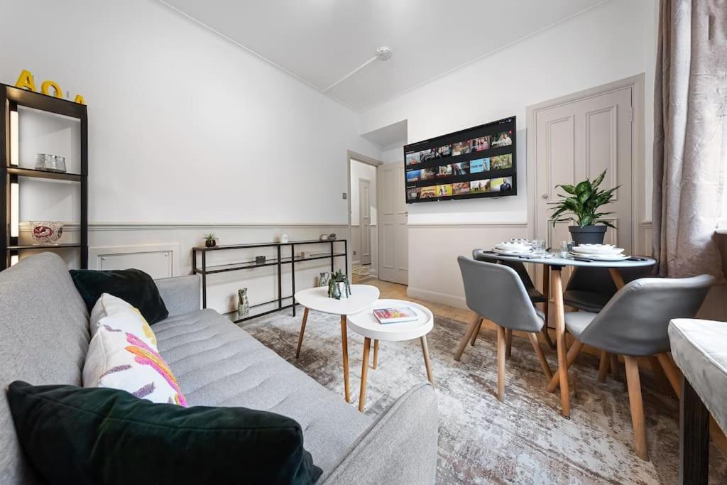 Brand New 3 Bedroom Flat In London