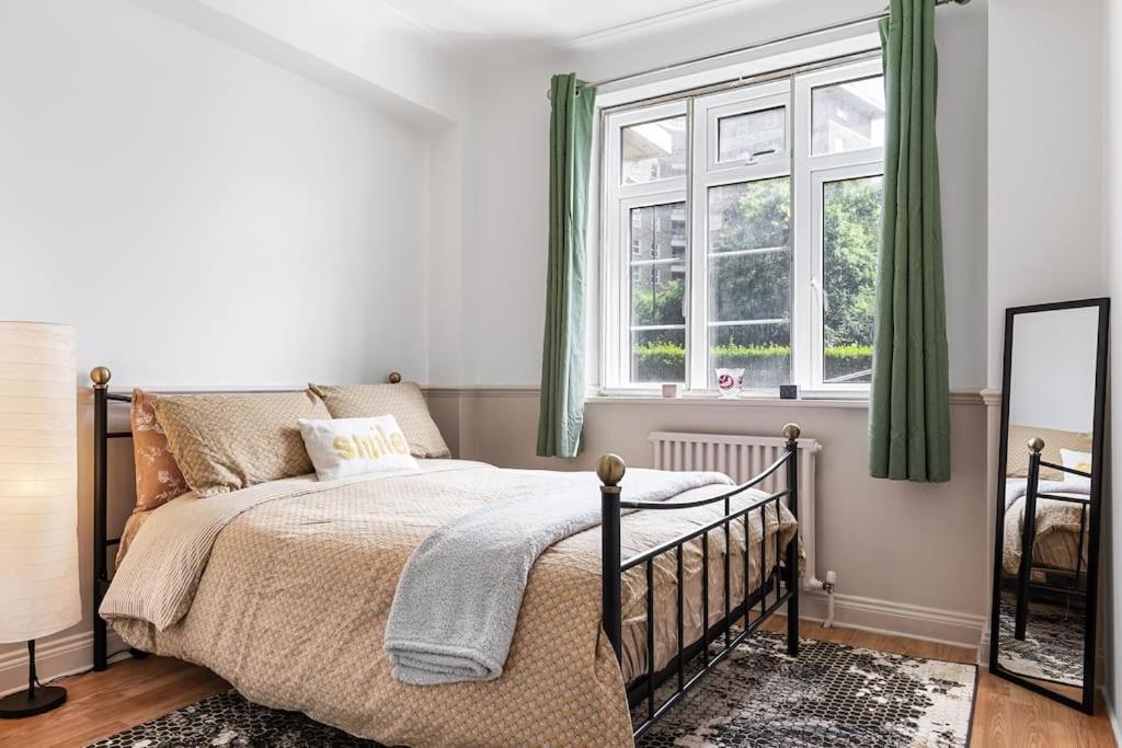 Brand New 3 Bedroom Flat In Apartment London