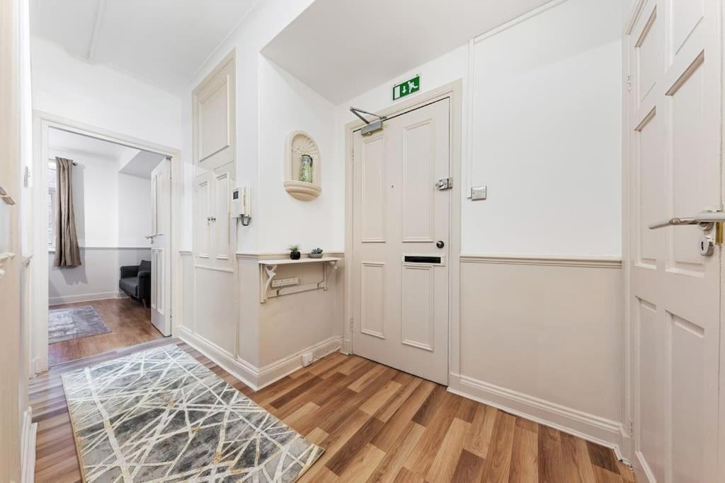 Brand New 3 Bedroom Flat In Apartment