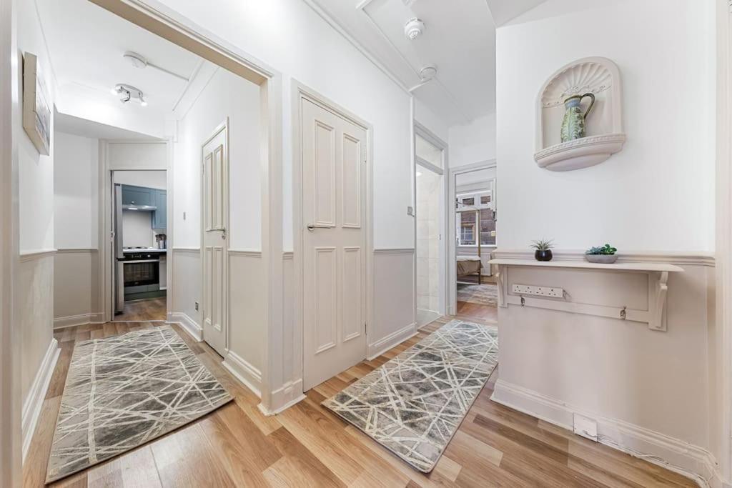 Brand New 3 Bedroom Flat In * London