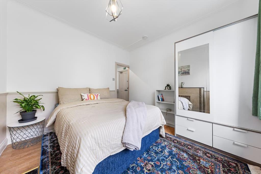 Apartment Brand New 3 Bedroom Flat In