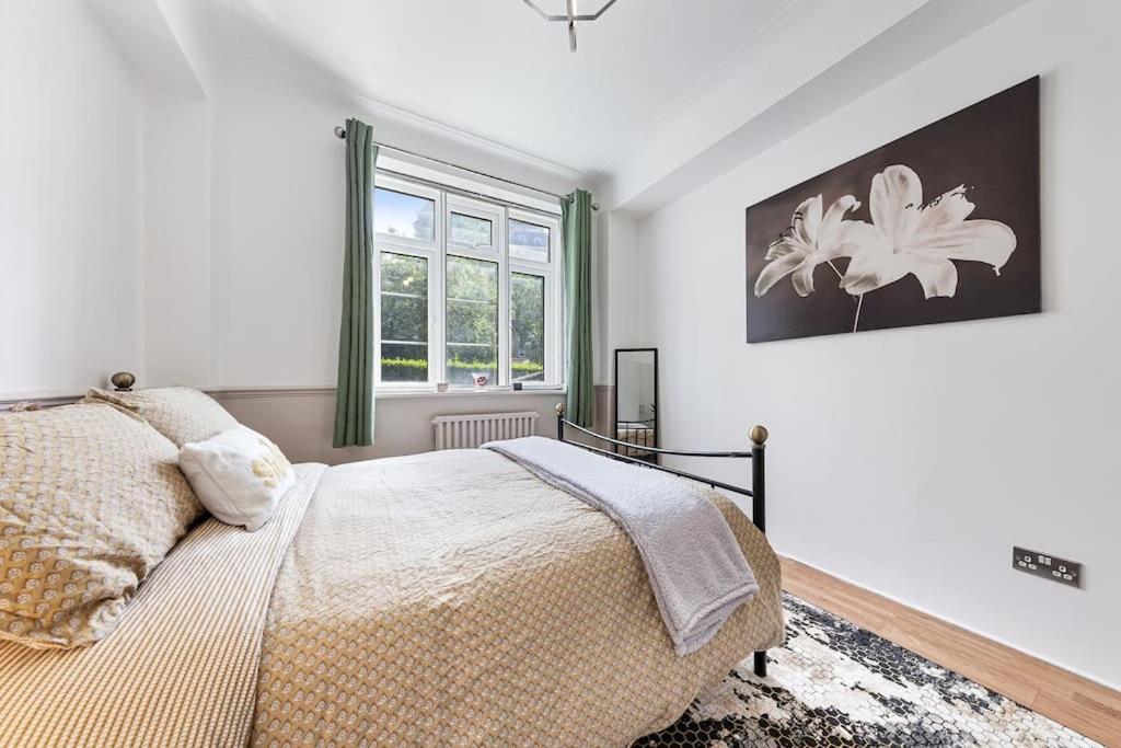 Brand New 3 Bedroom Flat In Apartment London