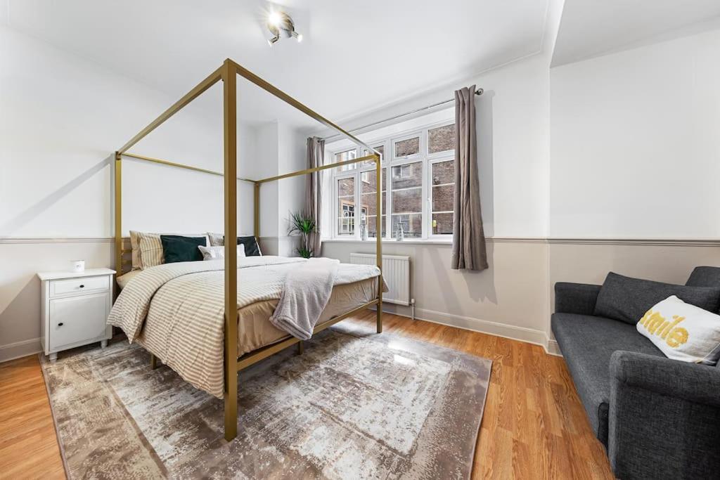 Brand New 3 Bedroom Flat In Apartment London