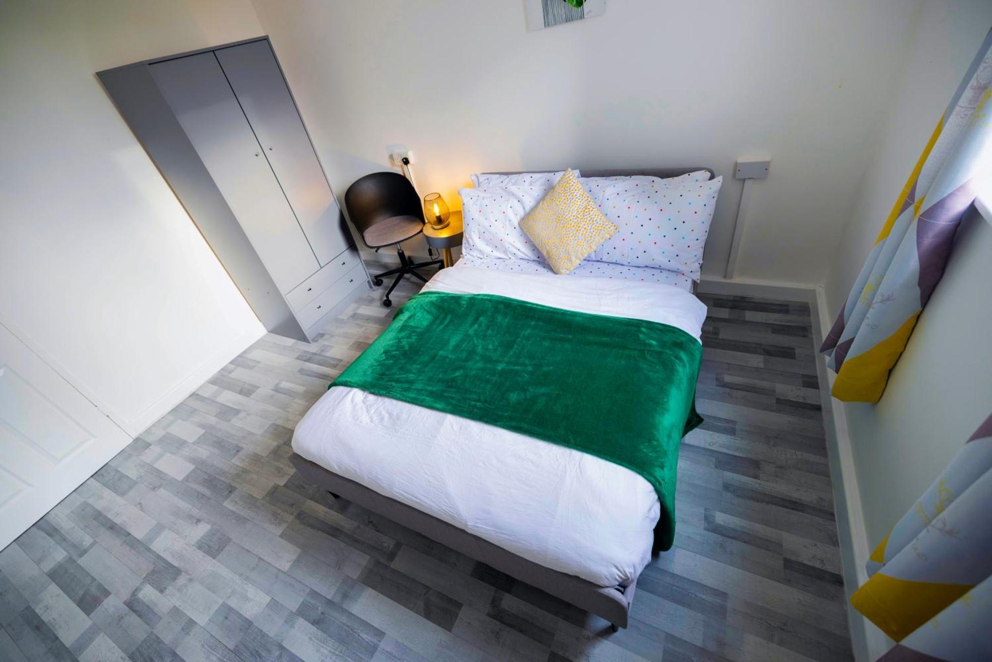 2 Bedrooms-6guests-veryspacious-freeparking-wifi