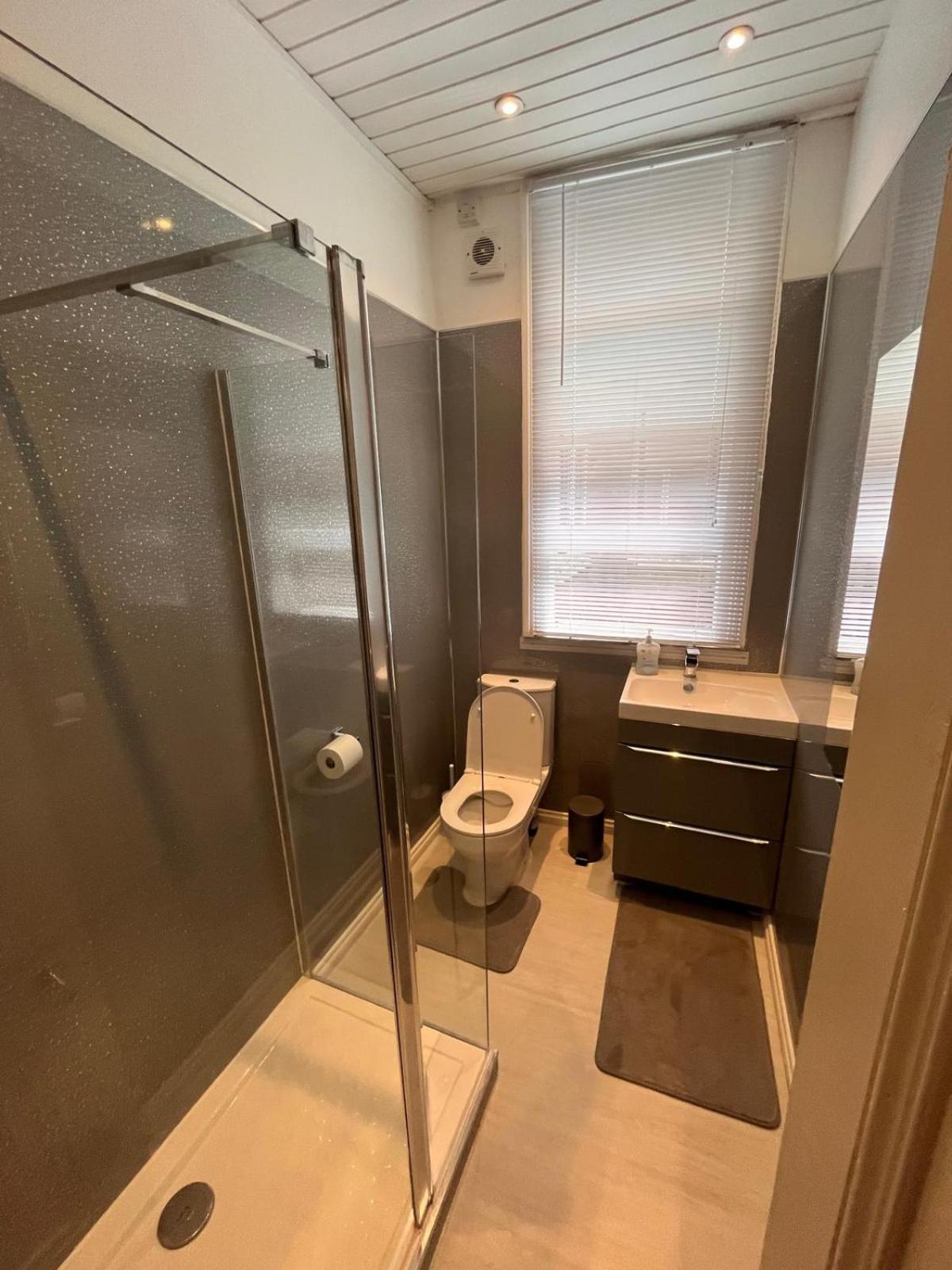 4 Bedroom Ground Floor For Up To 7 Guests Lejlighed London