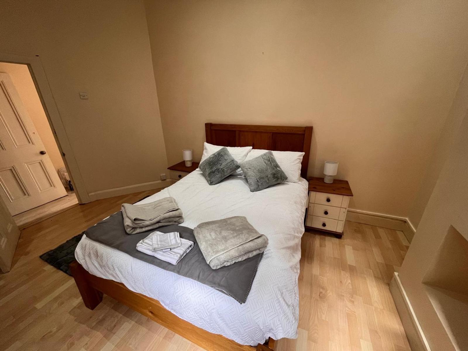 Lejlighed 4 Bedroom Ground Floor For Up To 7 Guests London