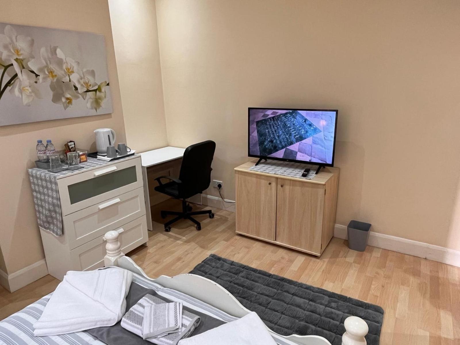 4 Bedroom Ground Floor For Up To 7 Guests * London