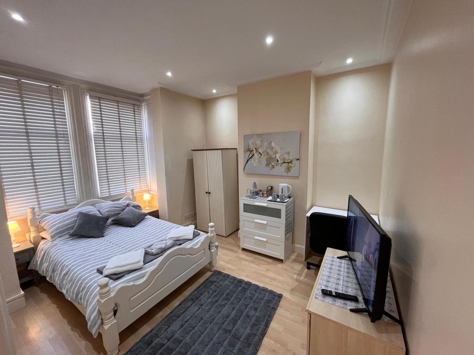 Lejlighed 4 Bedroom Ground Floor For Up To 7 Guests London