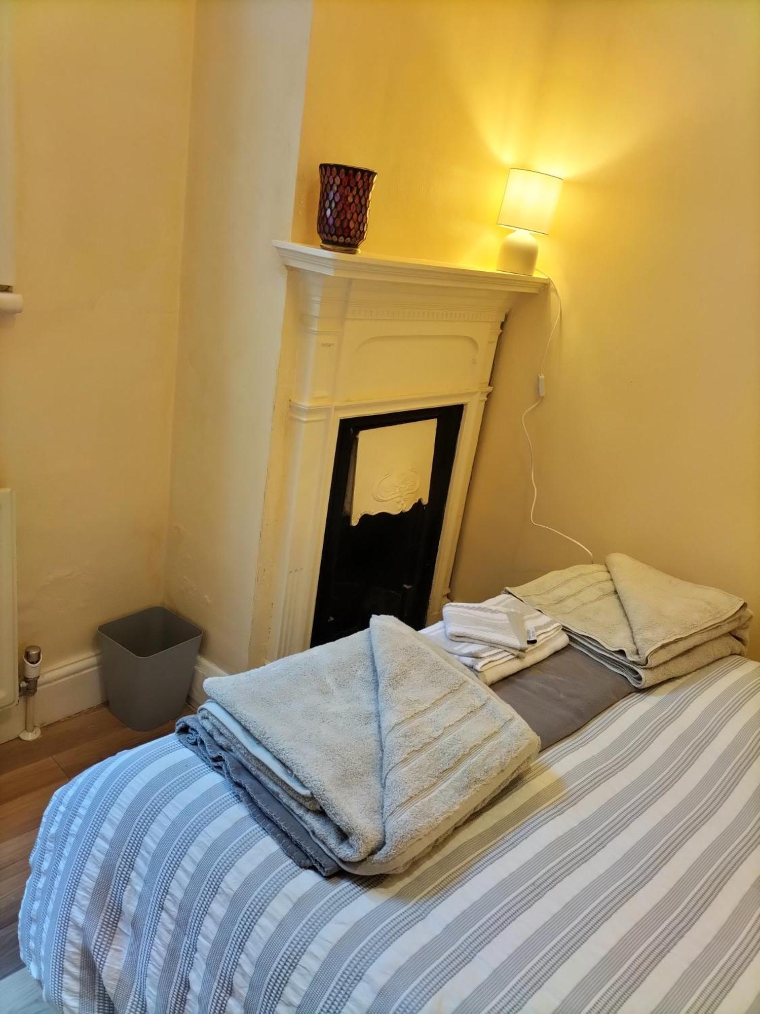 4 Bedroom Ground Floor For Up To 7 Guests Lejlighed London