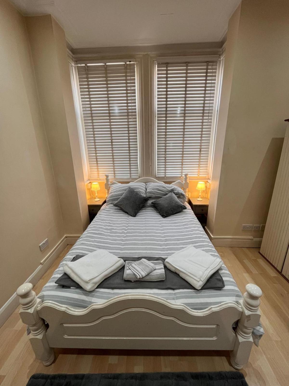 4 Bedroom Ground Floor For Up To 7 Guests * London