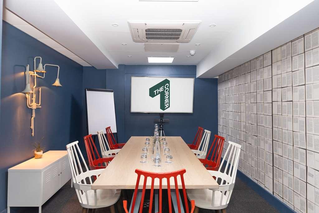 The Corner 3*