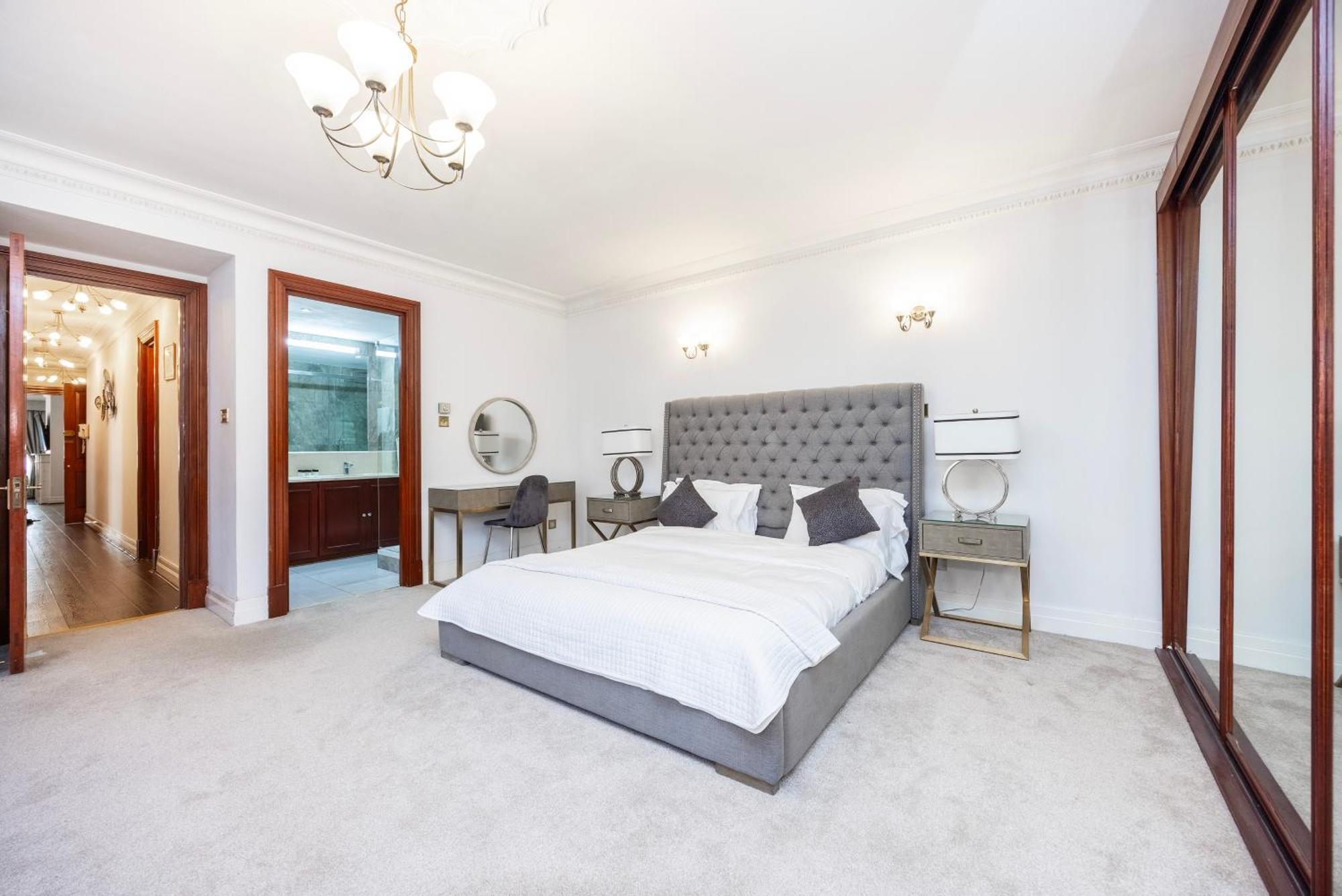 Carlton Court - Mayfair Aparthotel 5*