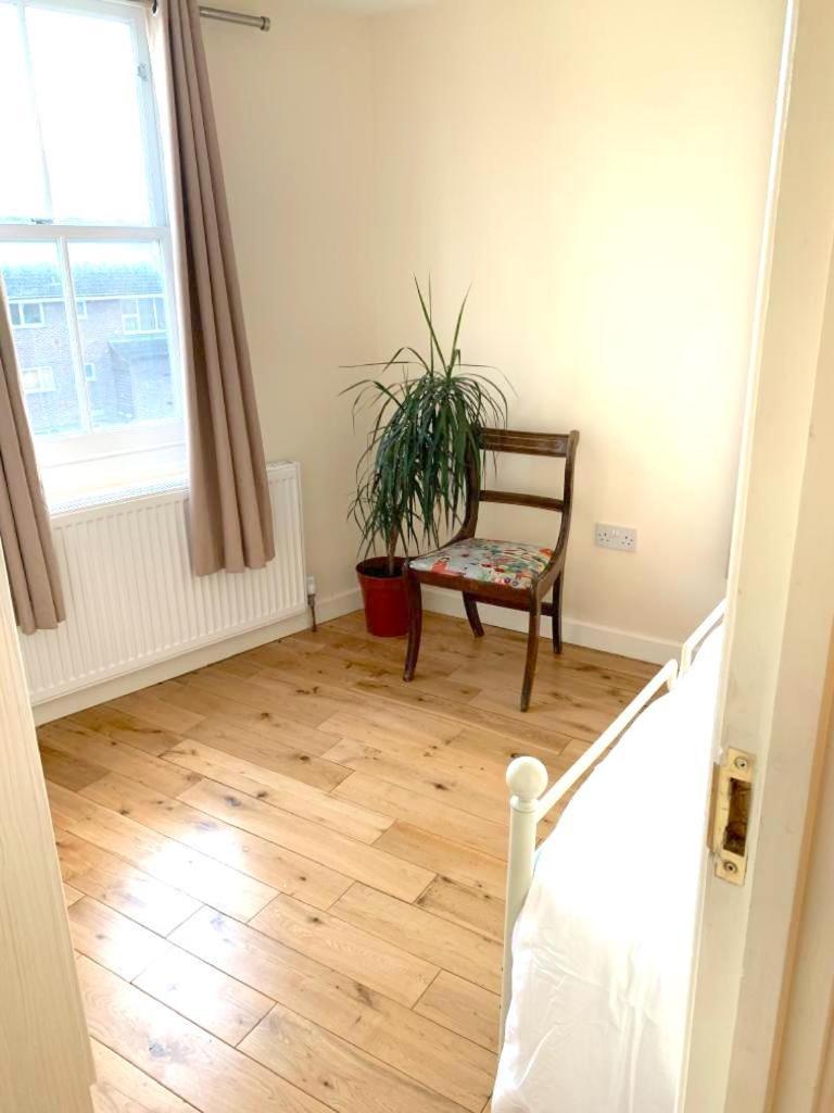 London's East End 2 Bedroom Appartamento Londra