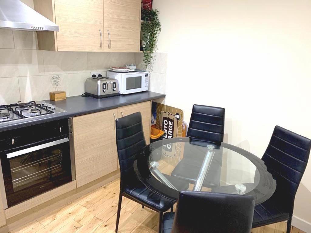 London's East End 2 Bedroom Appartamento *