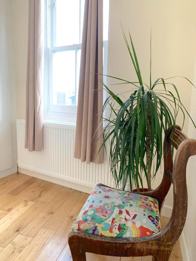 London's East End 2 Bedroom Appartamento Londra