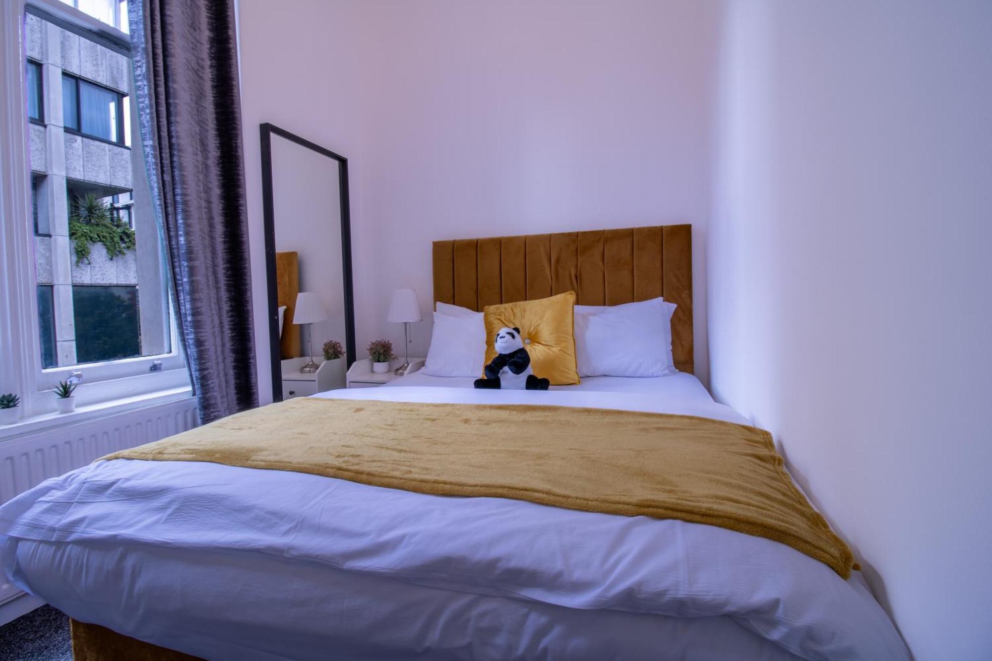 Luxurious On Oxford Street Apartment