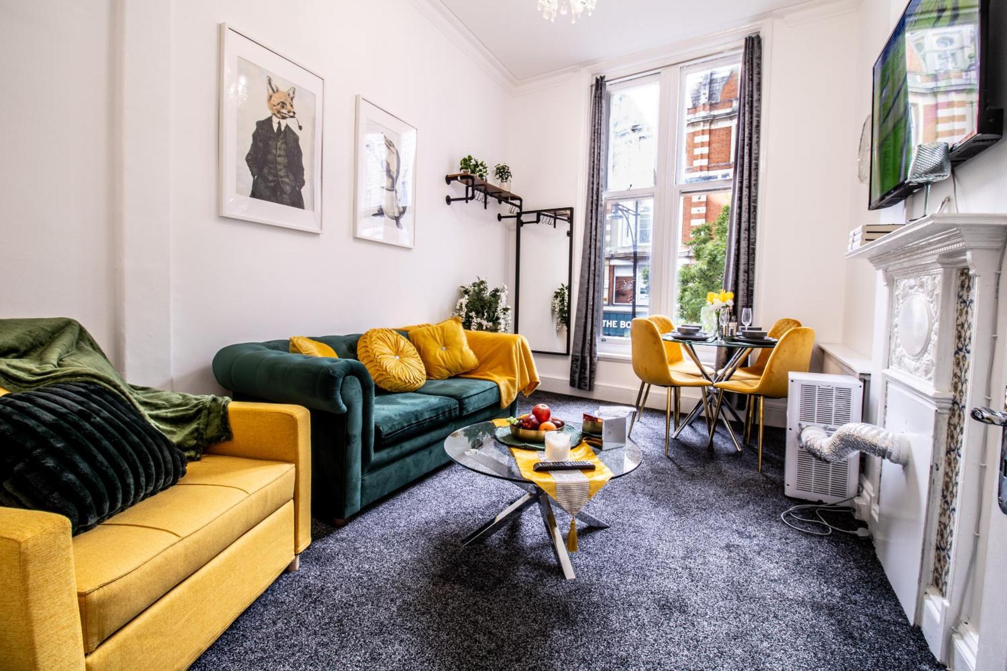 Luxurious On Oxford Street Apartment