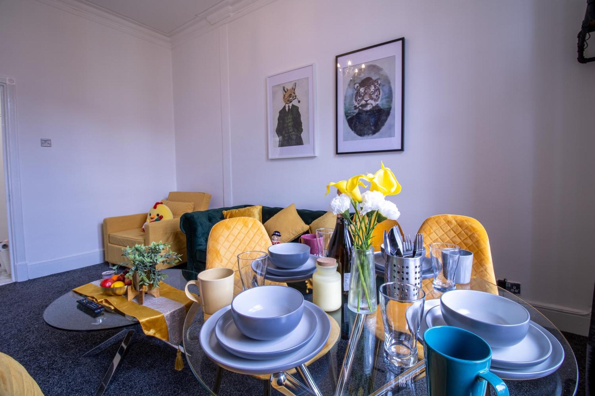 Luxurious On Oxford Street Apartment *