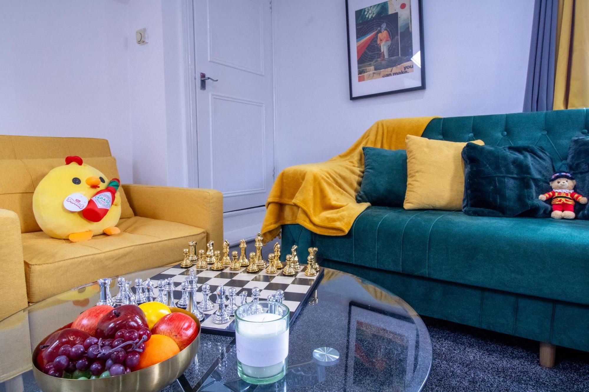 Luxurious On Oxford Street Apartment