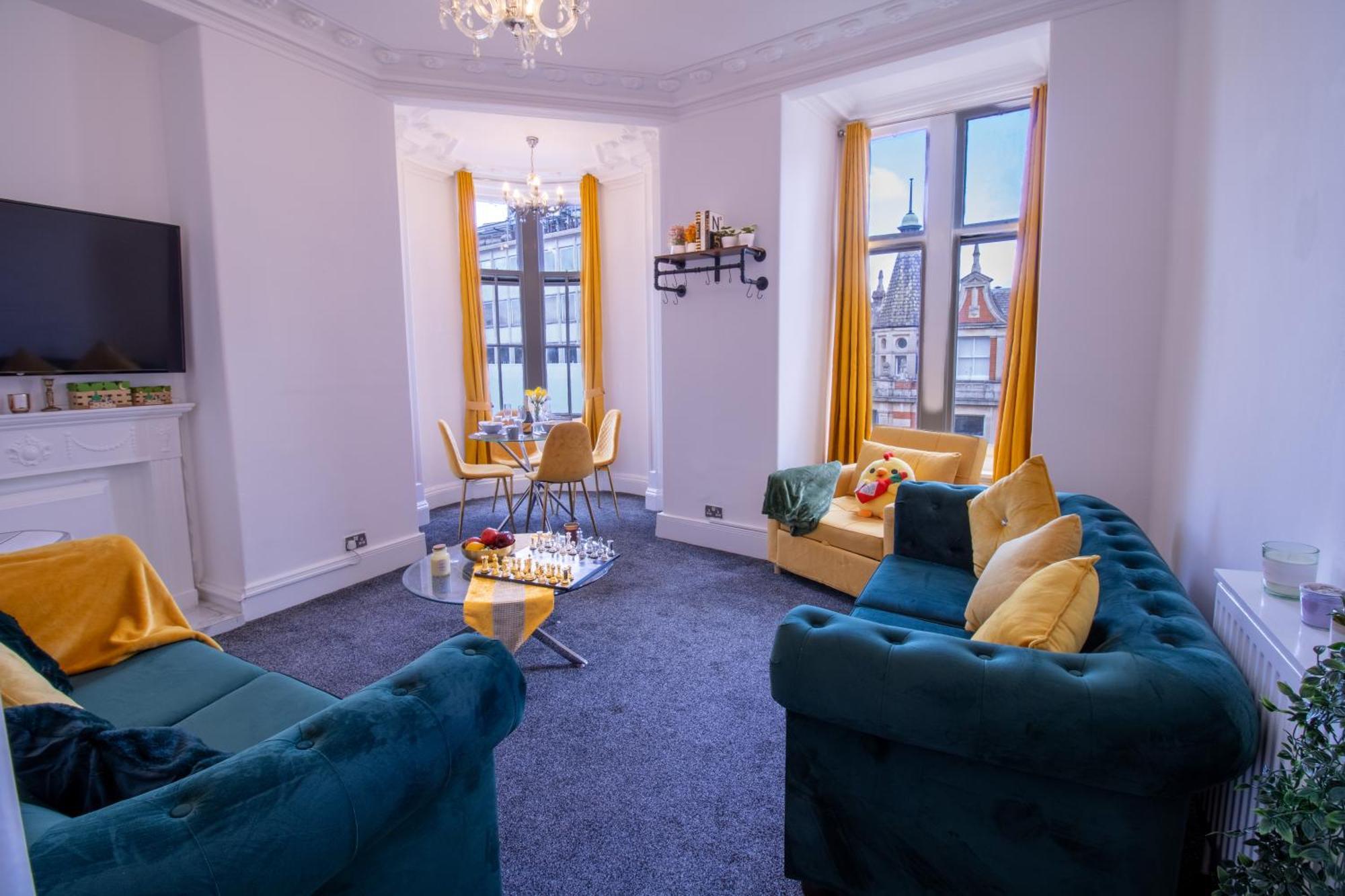 Luxurious On Oxford Street Apartment *