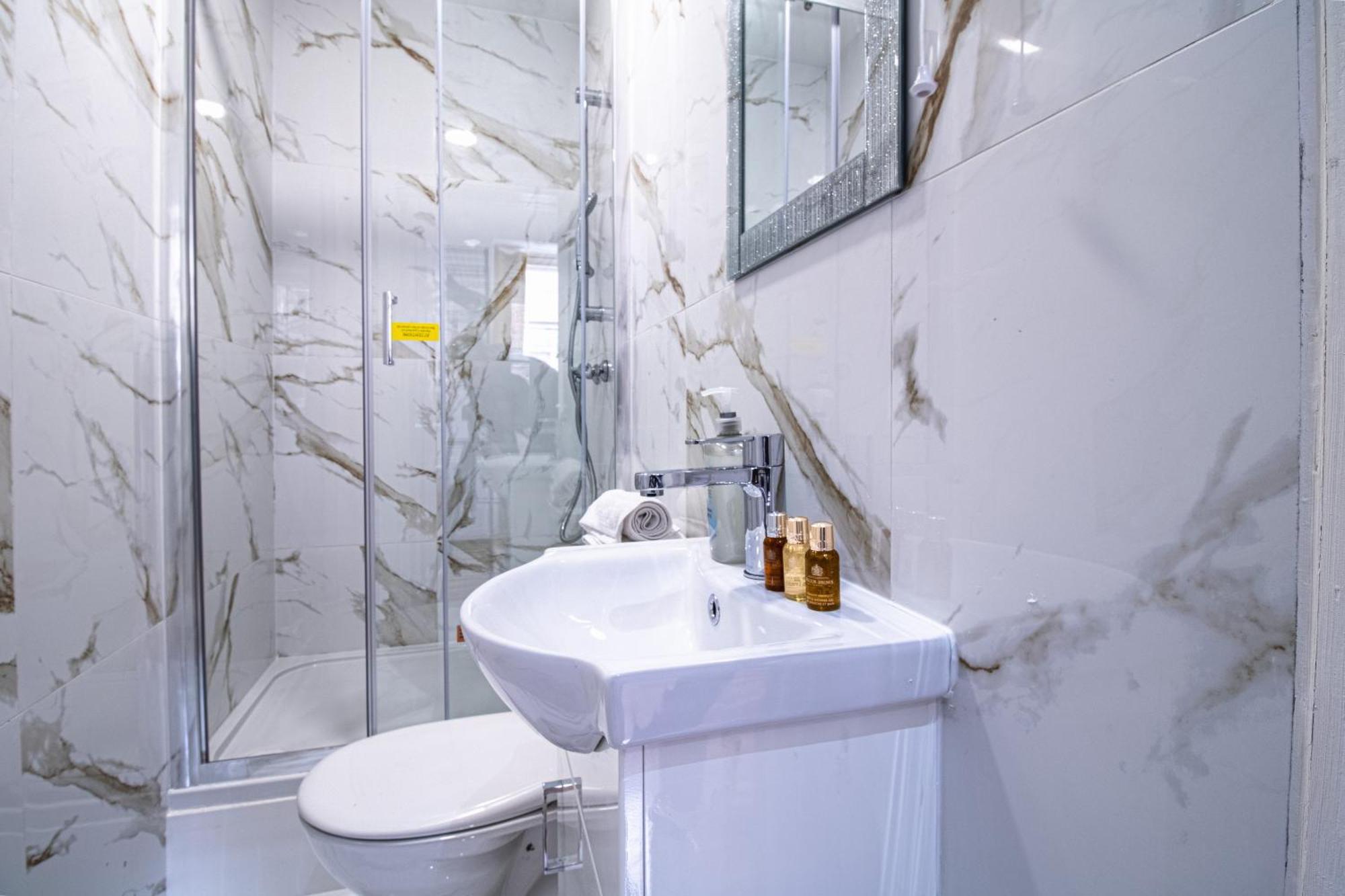 Apartment Modern 2-bedroom On Oxford Street 8gc London