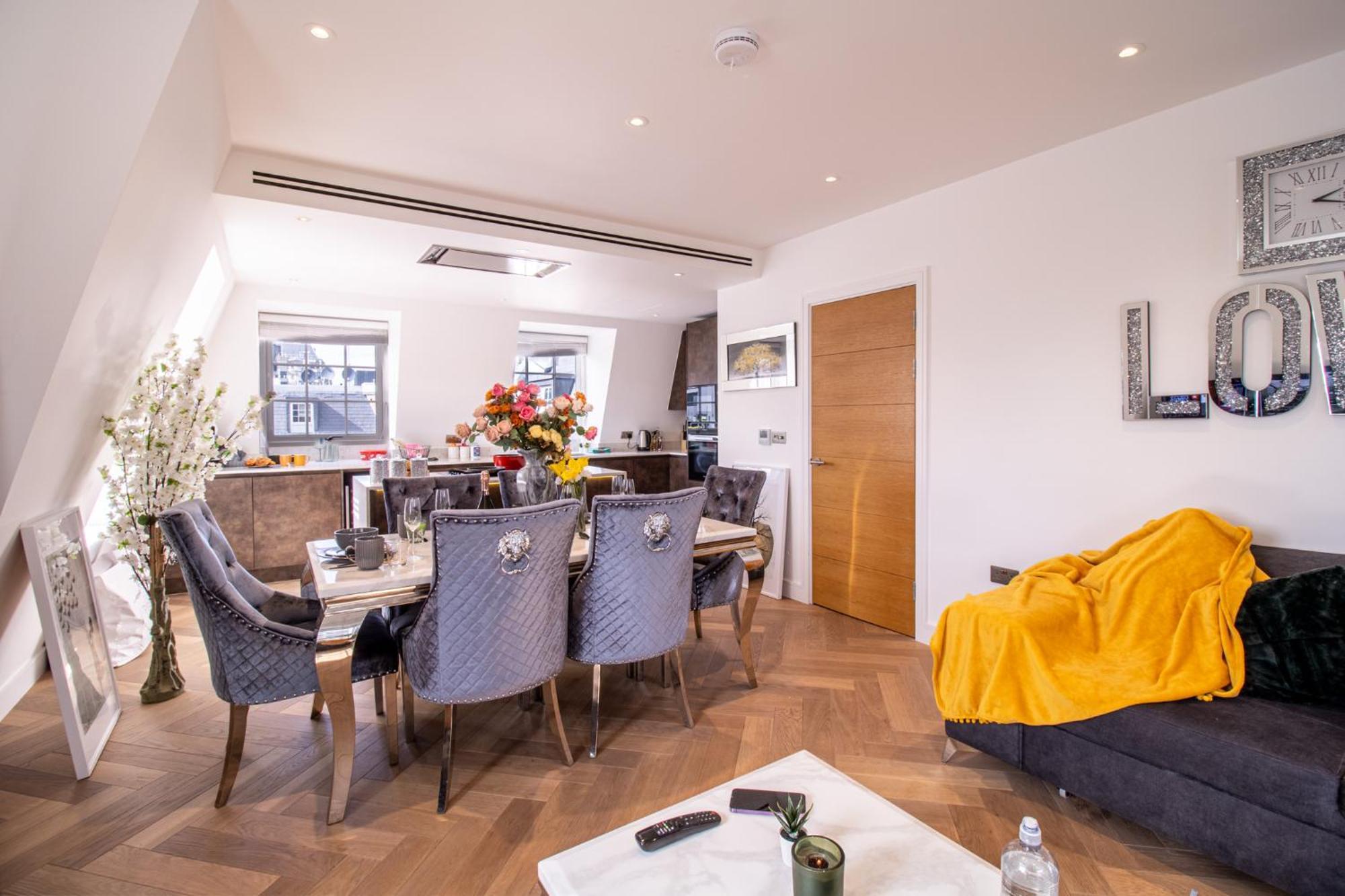 Elegant 3-bedroom Penthouse In Marble Arch 70 * Londen