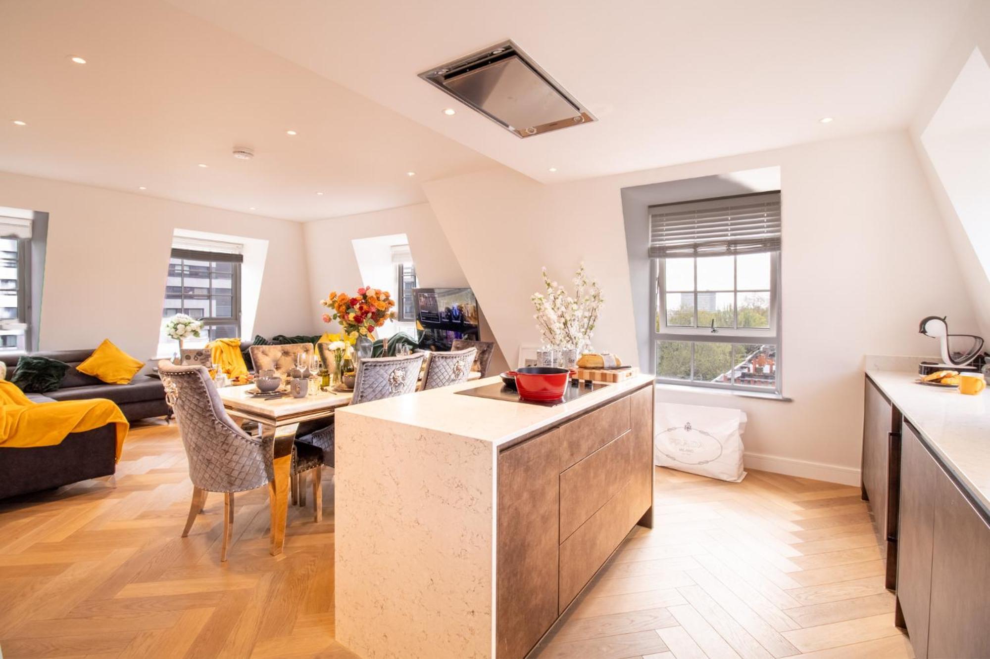 Elegant 3-bedroom Penthouse In Marble Arch 70 Londen