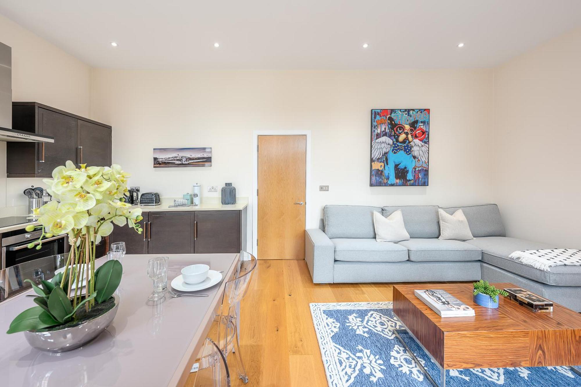 Moments From Hyde Park & Notting Hill With Free Luggage Storage And Washing Machine Londen