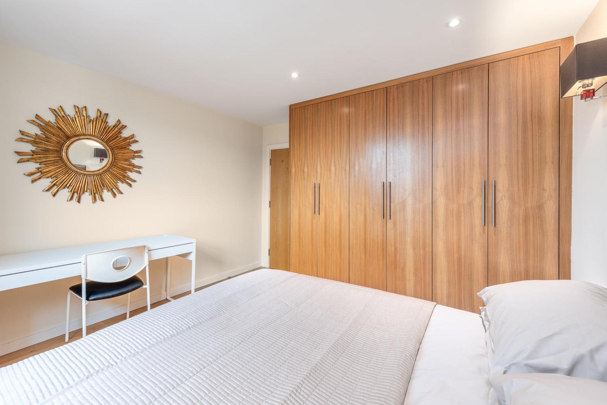 Moments From Hyde Park & Notting Hill With Free Luggage Storage And Washing Machine Londen