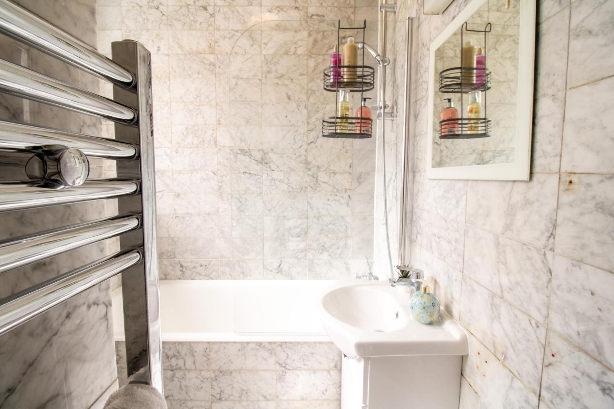 Mayfair Maisonette Chic Spacious 2-bed - 33a * Londen