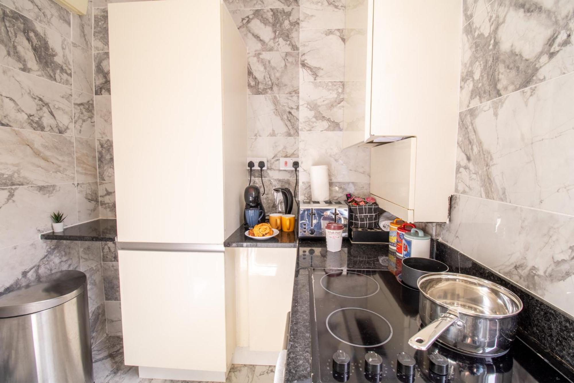 Mayfair Maisonette Chic Spacious 2-bed - 33a * Londen