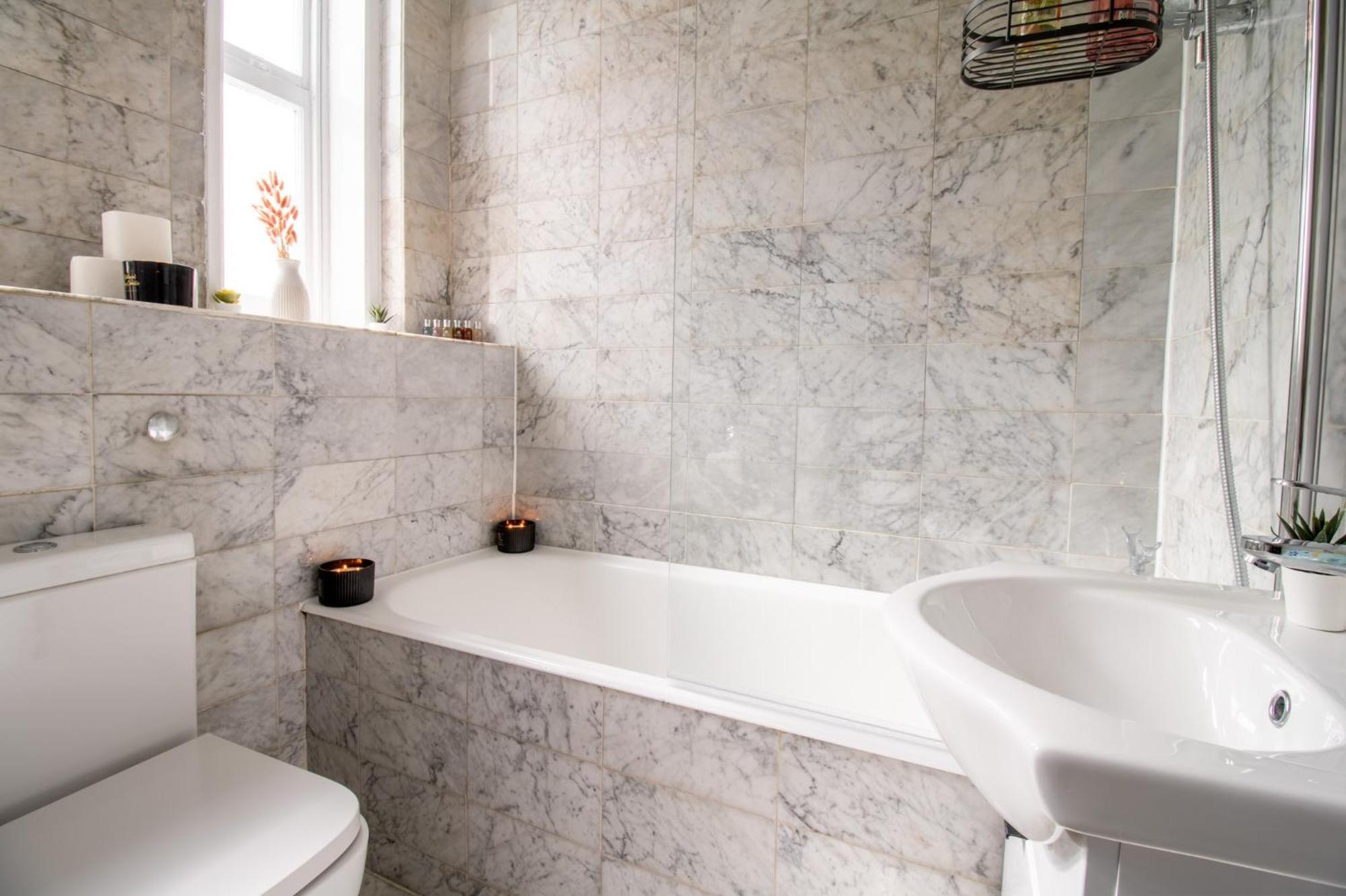 Mayfair Maisonette Chic Spacious 2-bed - 33a Appartement Londen