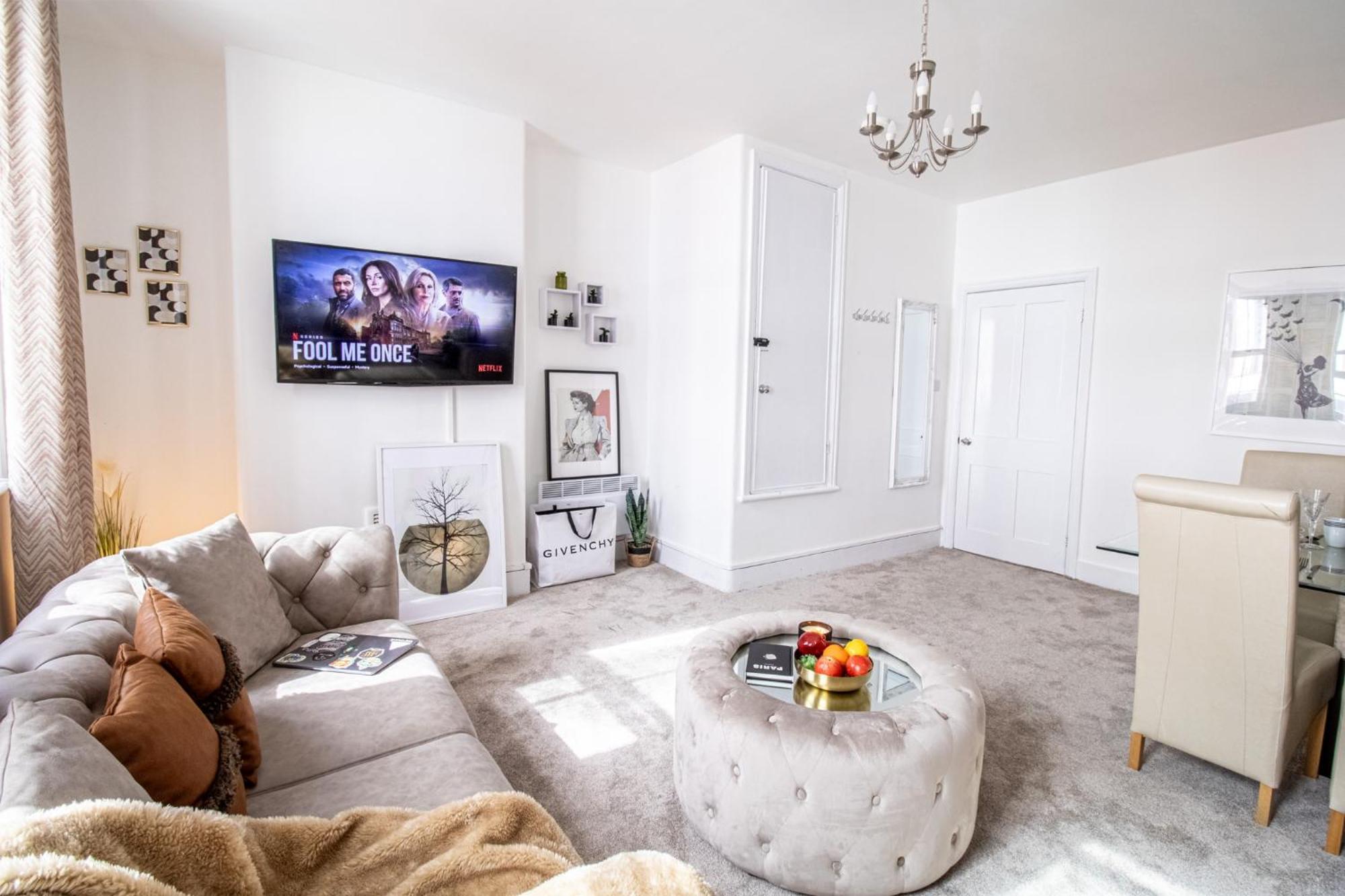 Mayfair Maisonette Chic Spacious 2-bed - 33a Londen