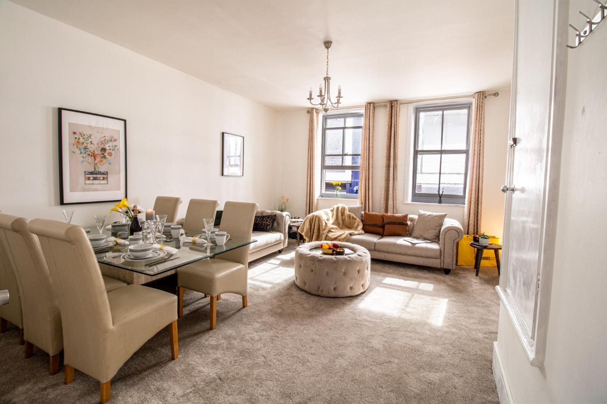 Mayfair Maisonette Chic Spacious 2-bed - 33a * Londen