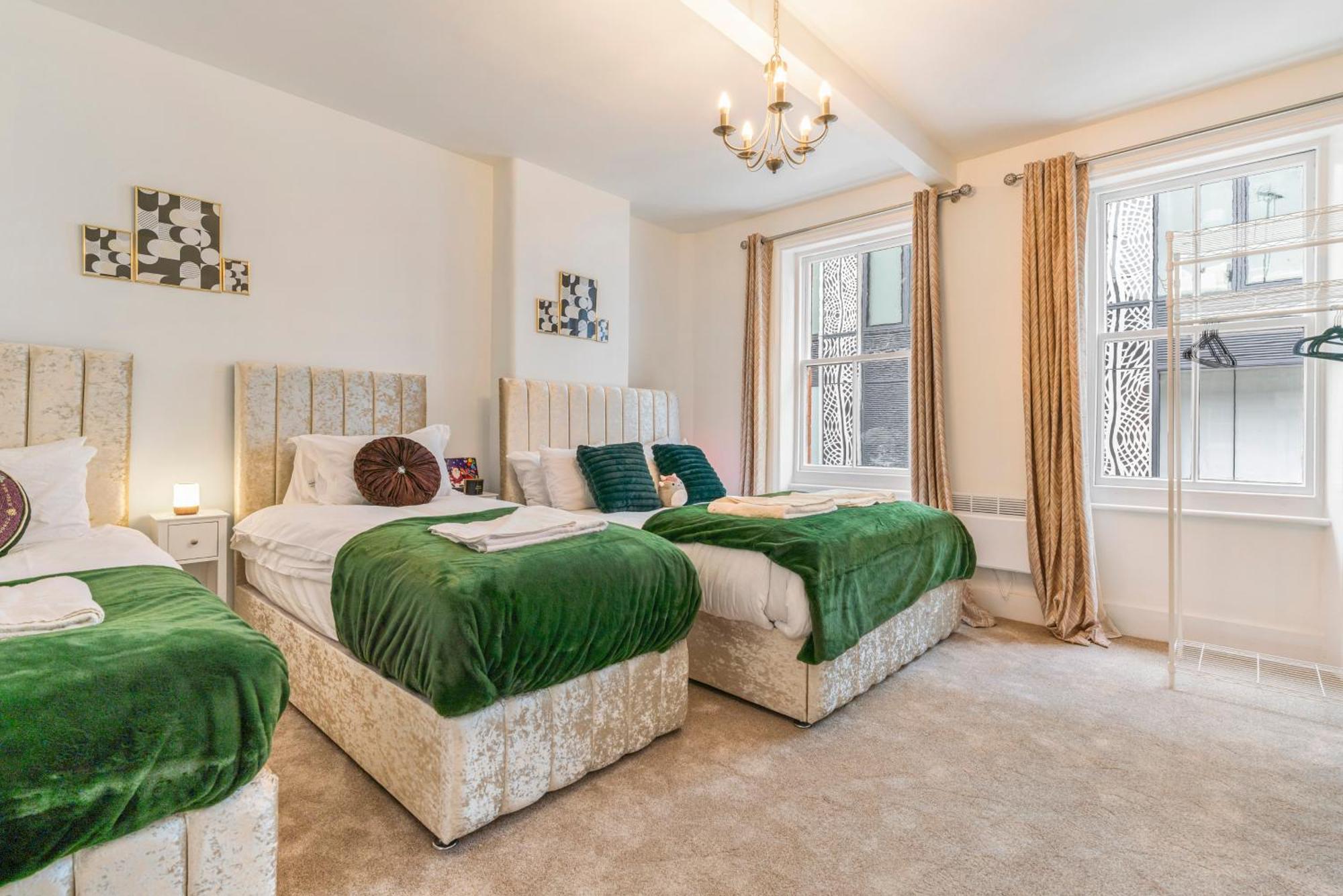 Mayfair Maisonette Chic Spacious 2-bed - 33a * Londen